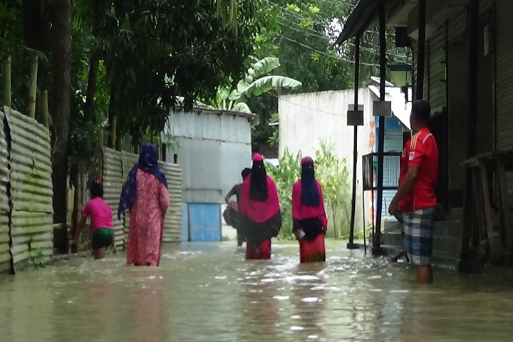 Water Shariatpur flood