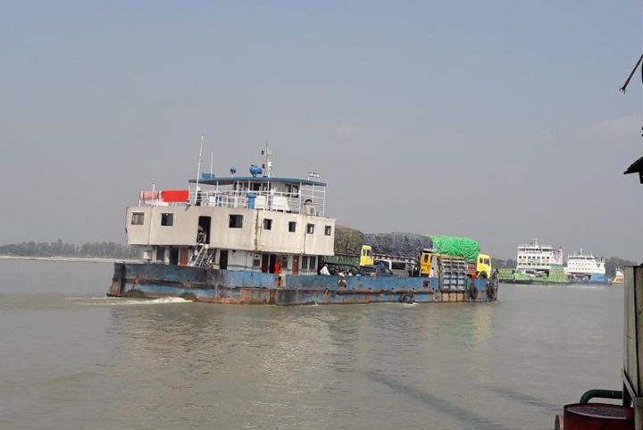 Ferry service at Kanthalbari-Shimulia stopped