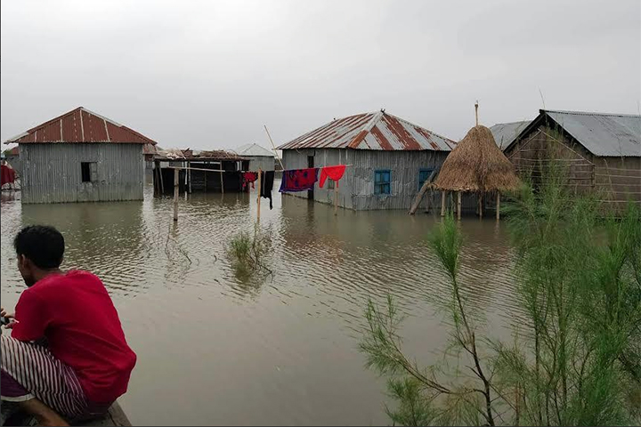 কুড়িগ্রামে পানিবন্দি ৪০ হাজার মানুষ, পাননি ত্রাণ সহায়তা