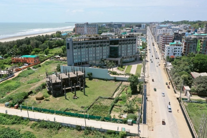 হোটেলে লুঙ্গি পরা নিয়ে তুলকালাম