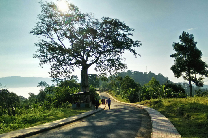 শুভ্র মেঘের ভেলায় অপরূপ সৌন্দর্যে সাজেক