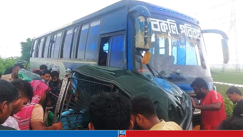 নবাবগঞ্জে সড়ক দুর্ঘটনায় কলেজছাত্রসহ নিহত ২