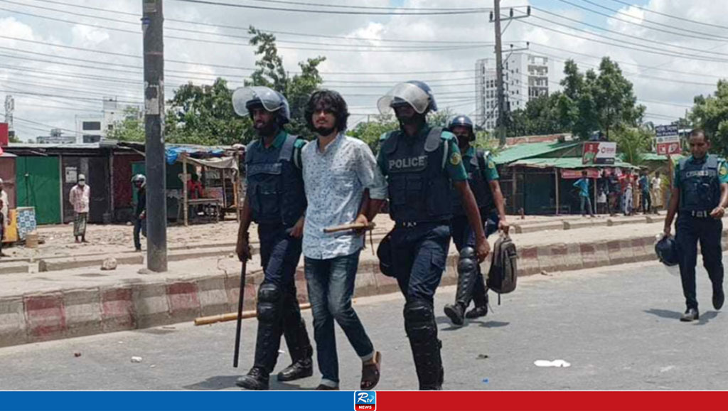 চট্টগ্রামে পুলিশের সঙ্গে সংঘর্ষে আহত ১০ শিক্ষার্থী, আটক ১