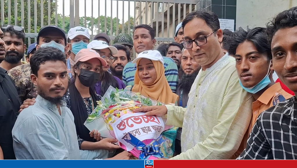 ছাত্র-জনতার সহযোগিতায় আশুলিয়া থানায় যোগদান করল পুলিশ