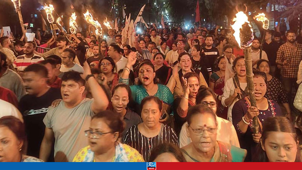 রাত জেগে পশ্চিমবঙ্গের বিভিন্ন শহরের রাজপথ দখল নিলেন নারীরা