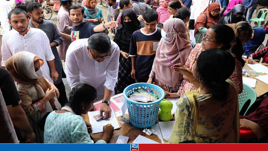 টিএসসিতে গণত্রাণ কর্মসূচিতে এখন পর্যন্ত যত টাকা উঠল