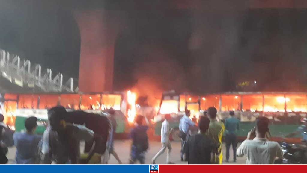 2 buses torched near Press Club in Dhaka