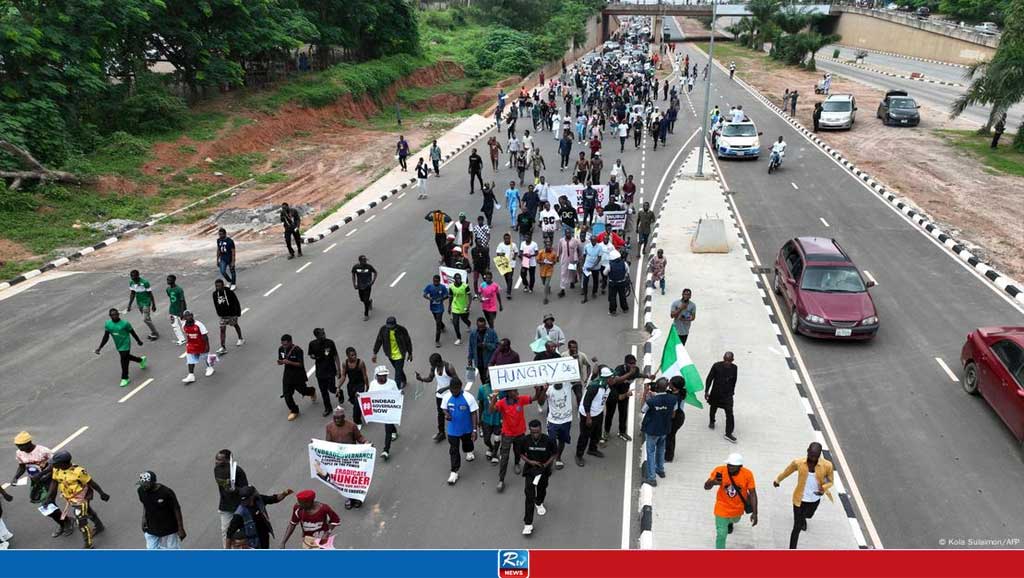 Nigeria: Police increase presence on 10th day of protests