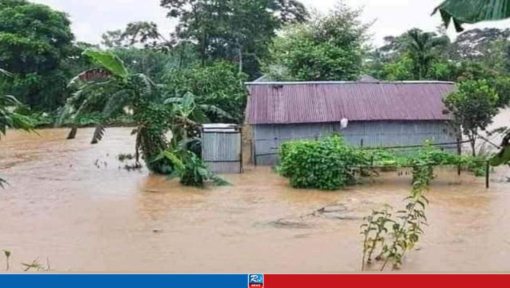 Flood situation worsens in Feni, 2 lakhs stuck in water